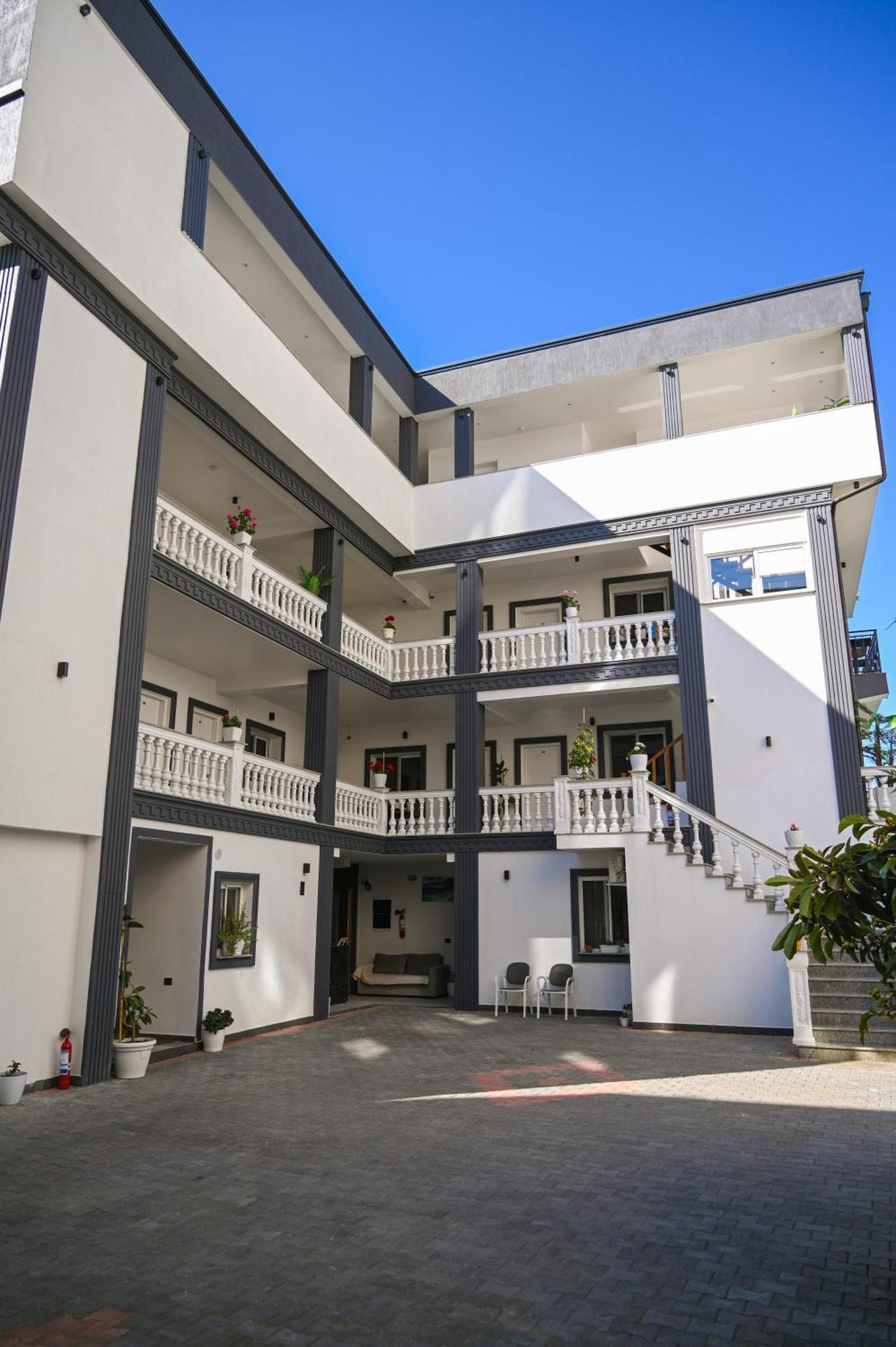 Vila Aaron Durrës Exterior foto