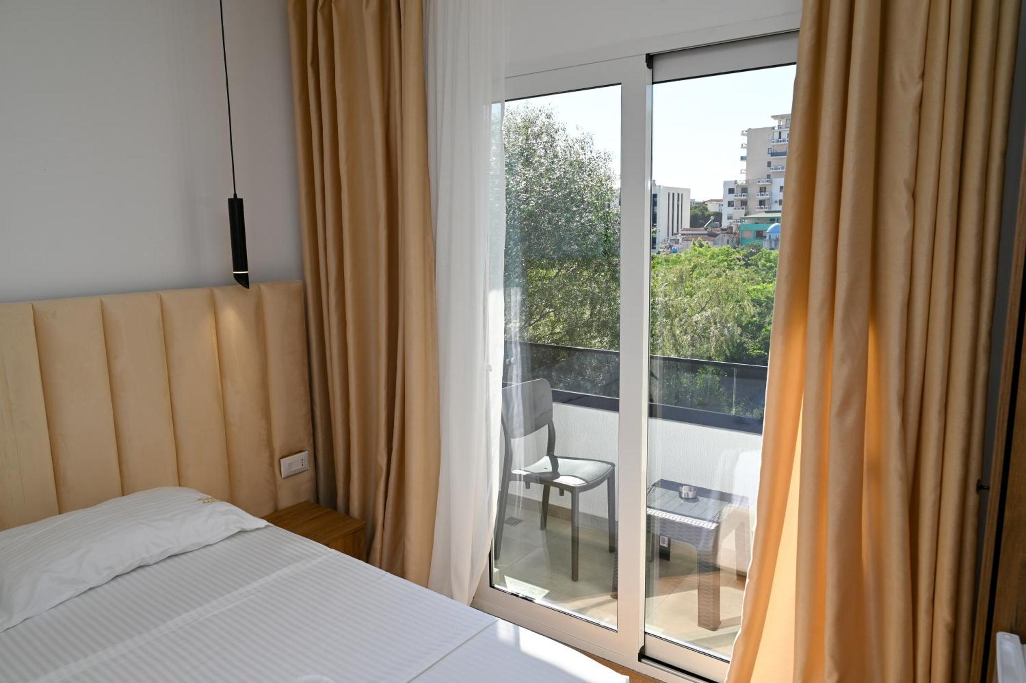 Vila Aaron Durrës Exterior foto